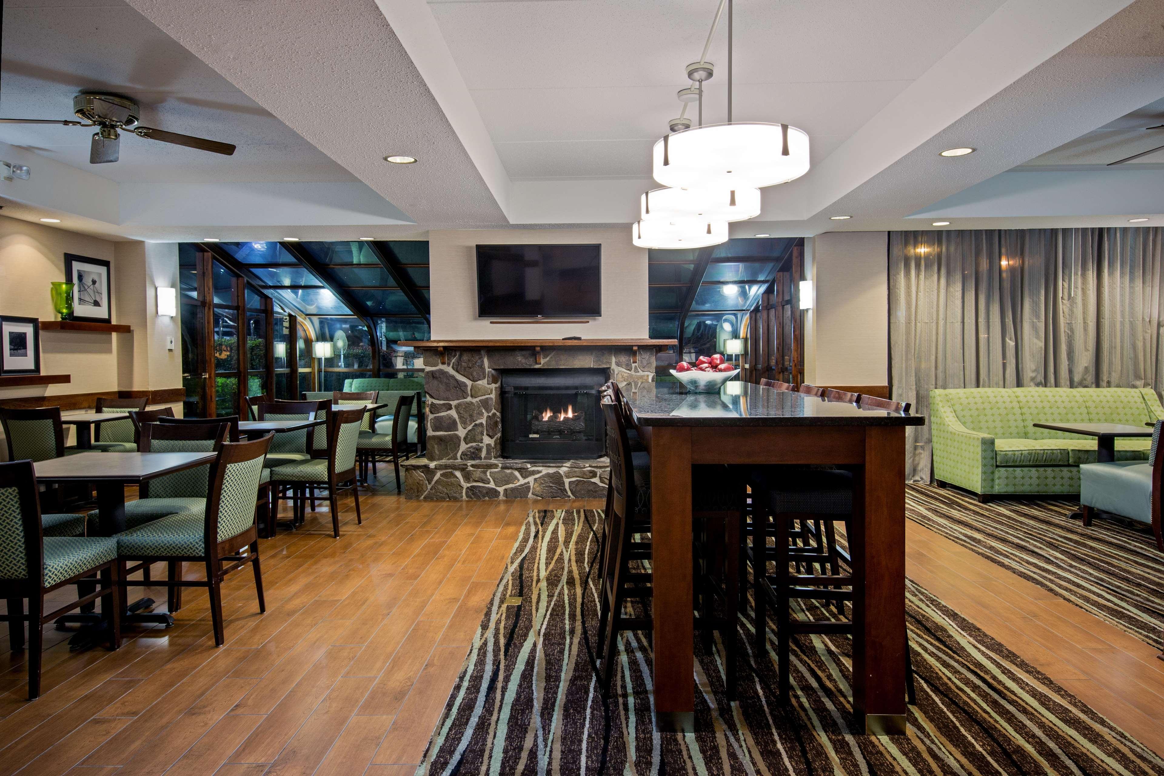 Hampton Inn Вэст спрингфильд Экстерьер фото