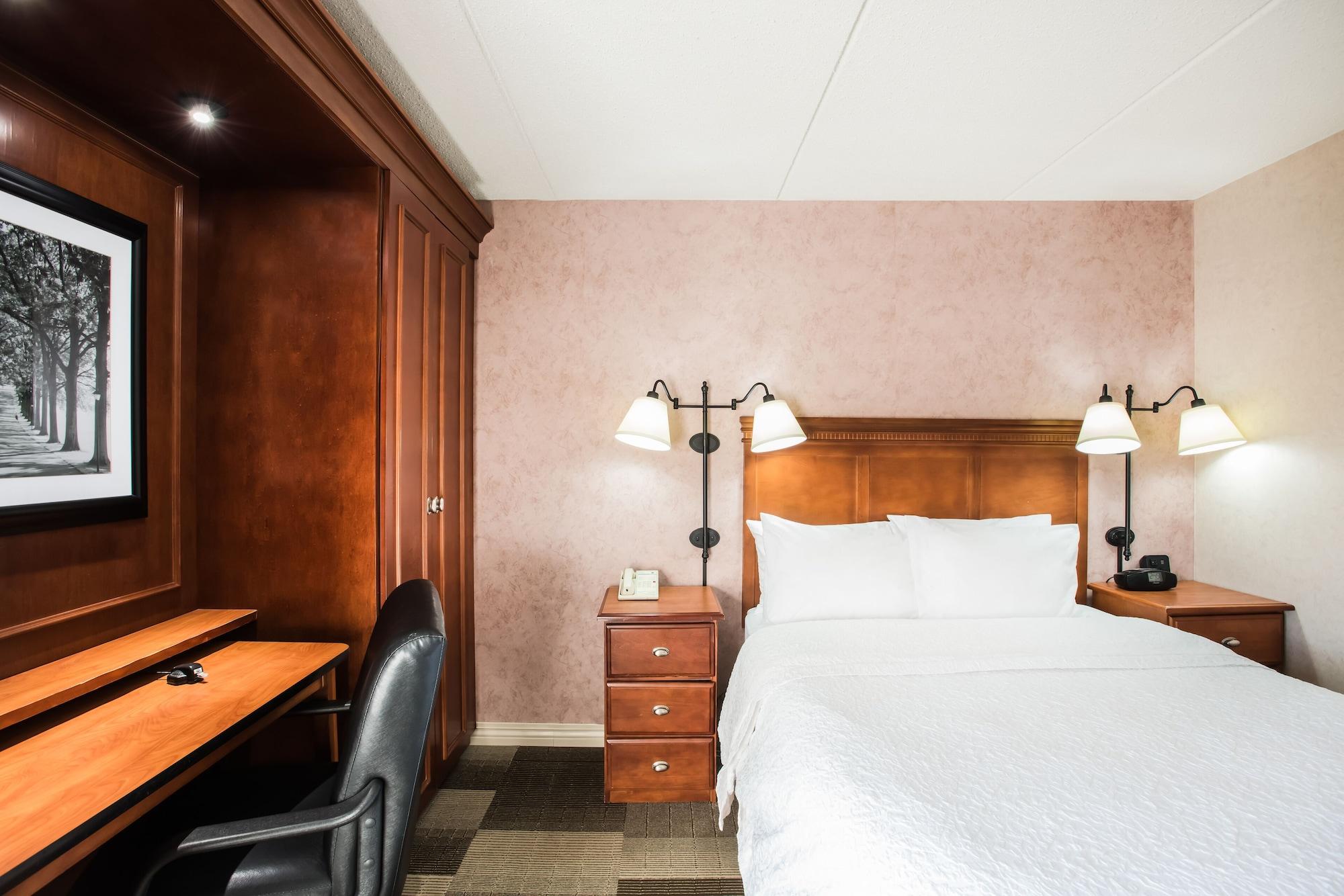 Hampton Inn Вэст спрингфильд Экстерьер фото