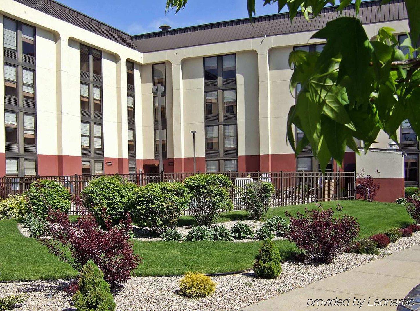Hampton Inn Вэст спрингфильд Экстерьер фото