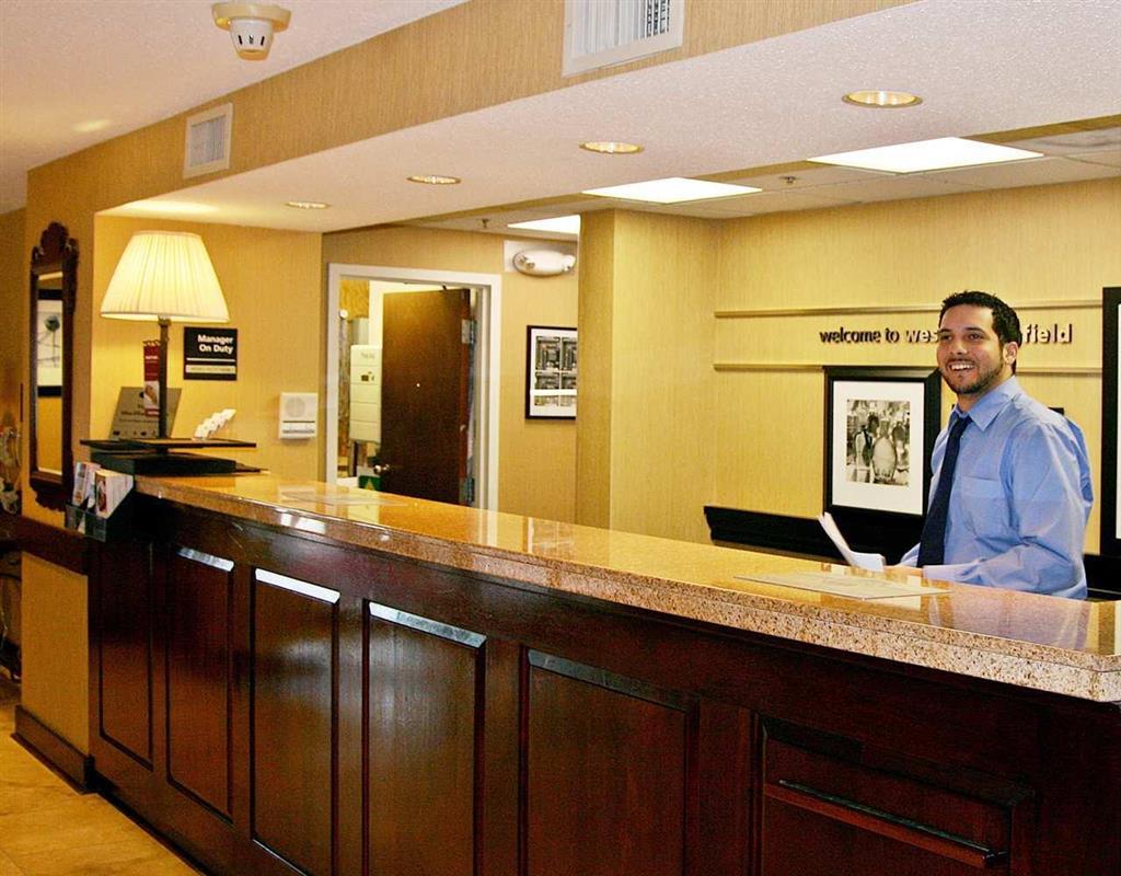 Hampton Inn Вэст спрингфильд Интерьер фото