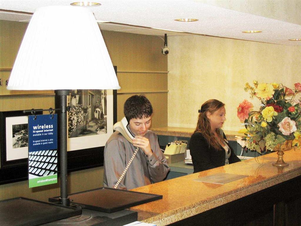 Hampton Inn Вэст спрингфильд Интерьер фото