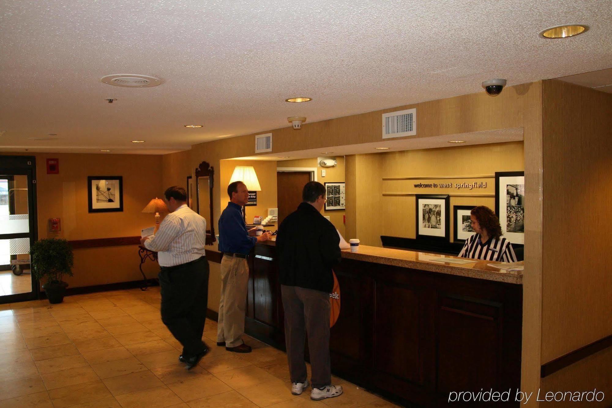 Hampton Inn Вэст спрингфильд Интерьер фото
