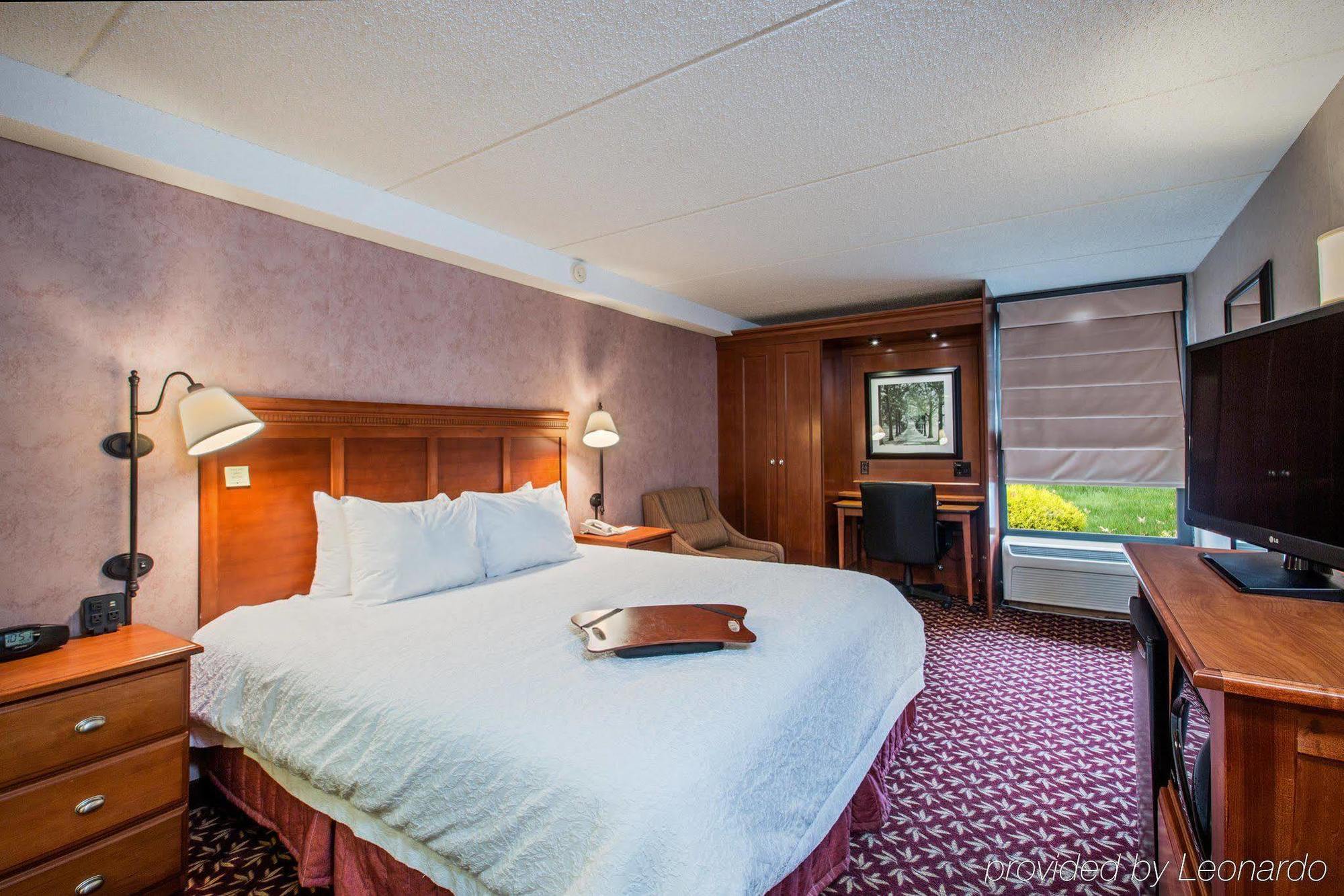 Hampton Inn Вэст спрингфильд Экстерьер фото