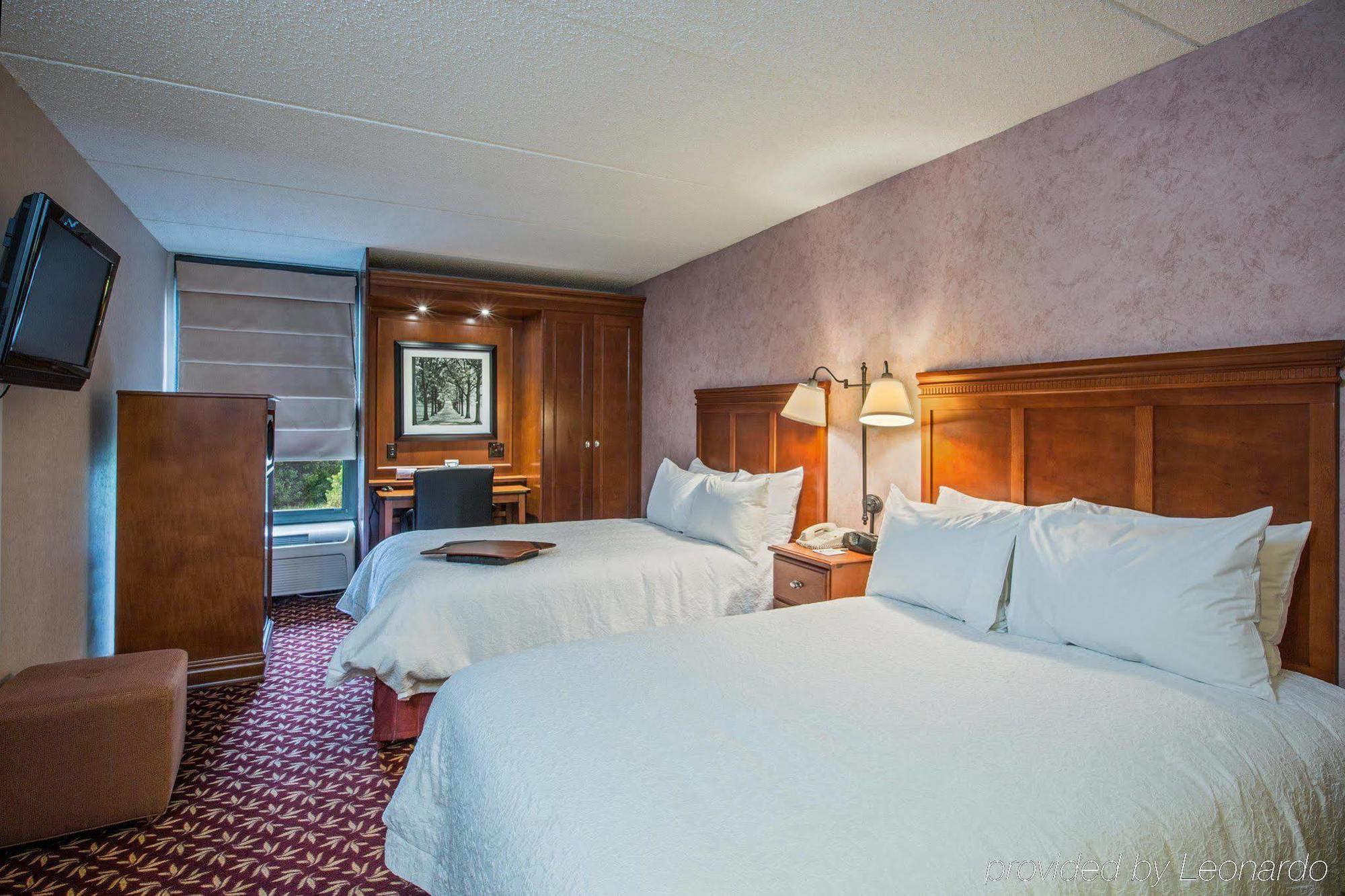 Hampton Inn Вэст спрингфильд Экстерьер фото