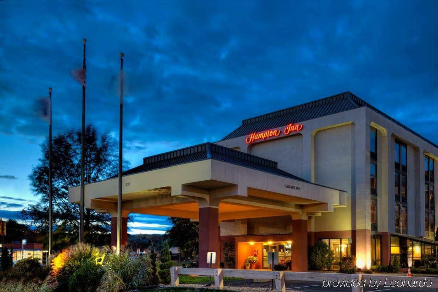 Hampton Inn Вэст спрингфильд Экстерьер фото